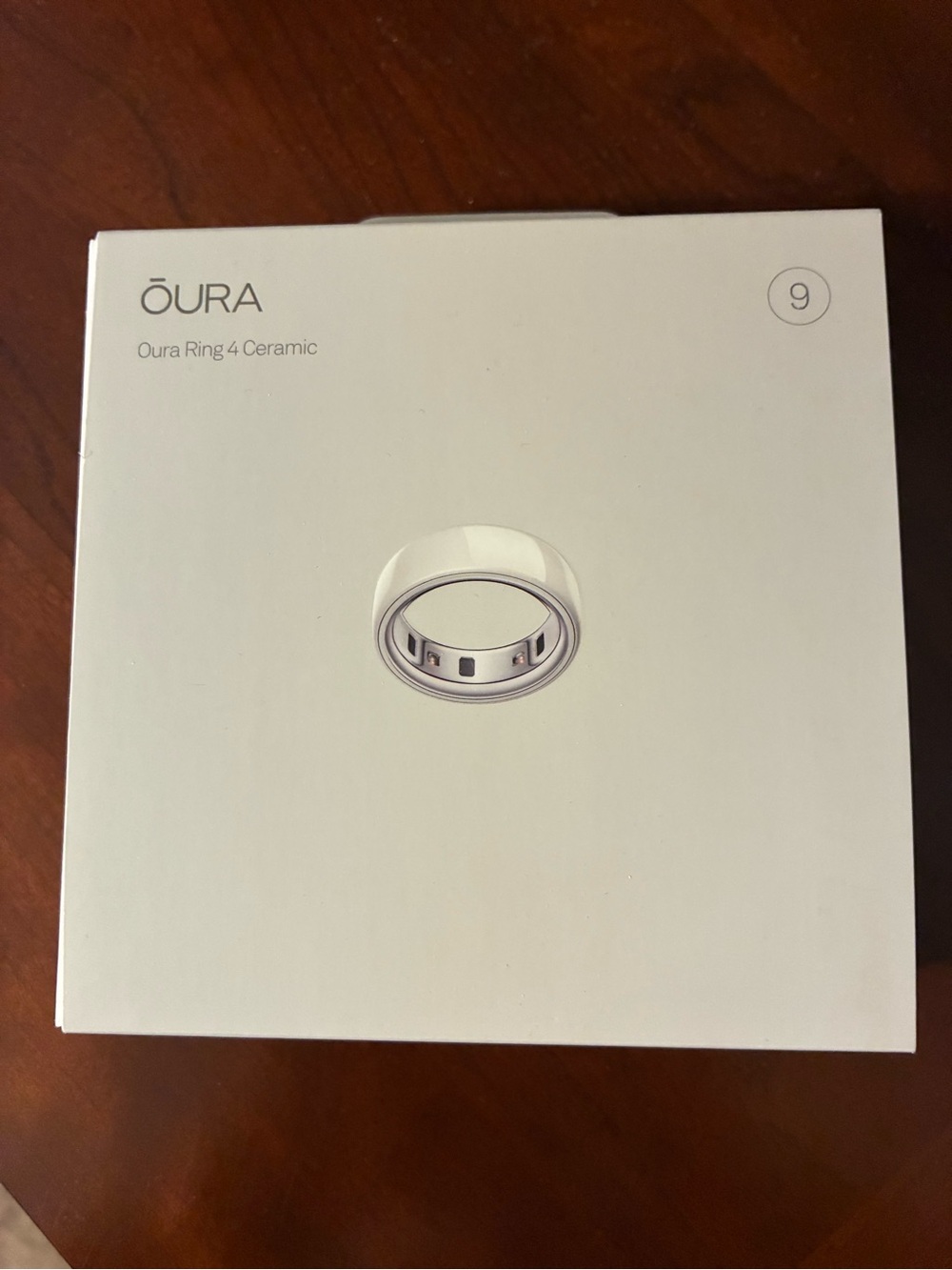 Oura Ring 4 Ceramic - Cloud White with Silver Accents